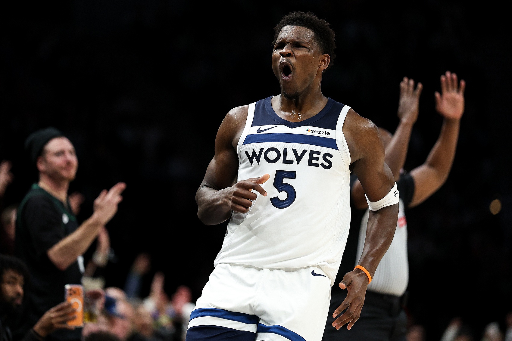 亿万28-阿里纳斯:华子配得上更多MVP讨论 他攻防出色&进步体现在战绩上