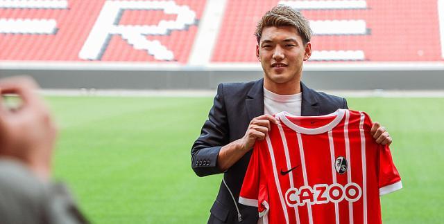 1657105576819095130.jpg 亿万28大舞台-德甲“养狼”再掀高潮,3名日本国脚4天内先后登陆