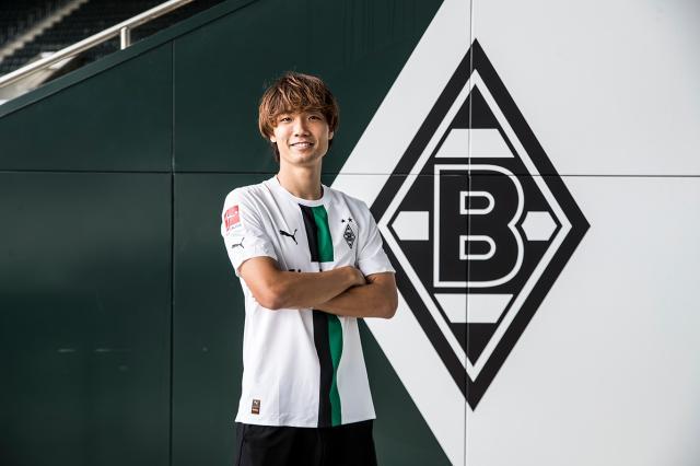 1657105626654022612.jpg 亿万28大舞台-德甲“养狼”再掀高潮,3名日本国脚4天内先后登陆